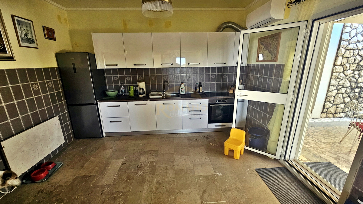 Bellissima casa dalmata a Sevid in ottima posizione con piscina e vista